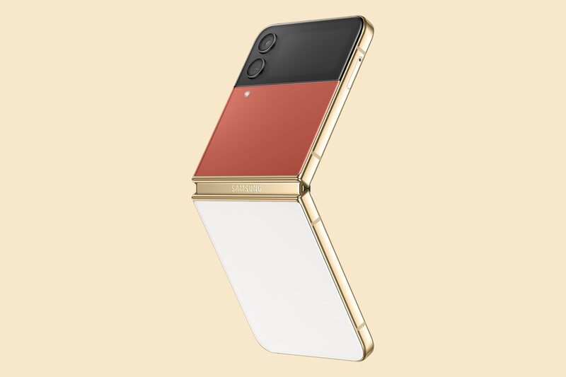 Samsung Galaxy Z Flip4 Bespoke Edition (avec face avant Rouge)